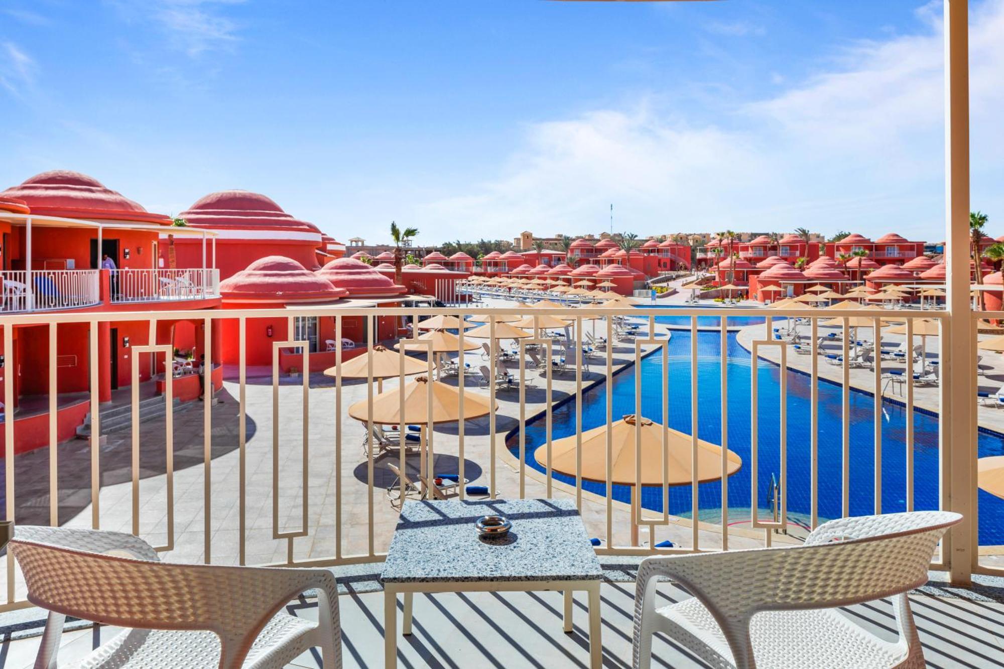 Pickalbatros Laguna Club Resort Sharm El Sheikh Buitenkant foto View of the pool at the Hilton Sharm El Sheikh