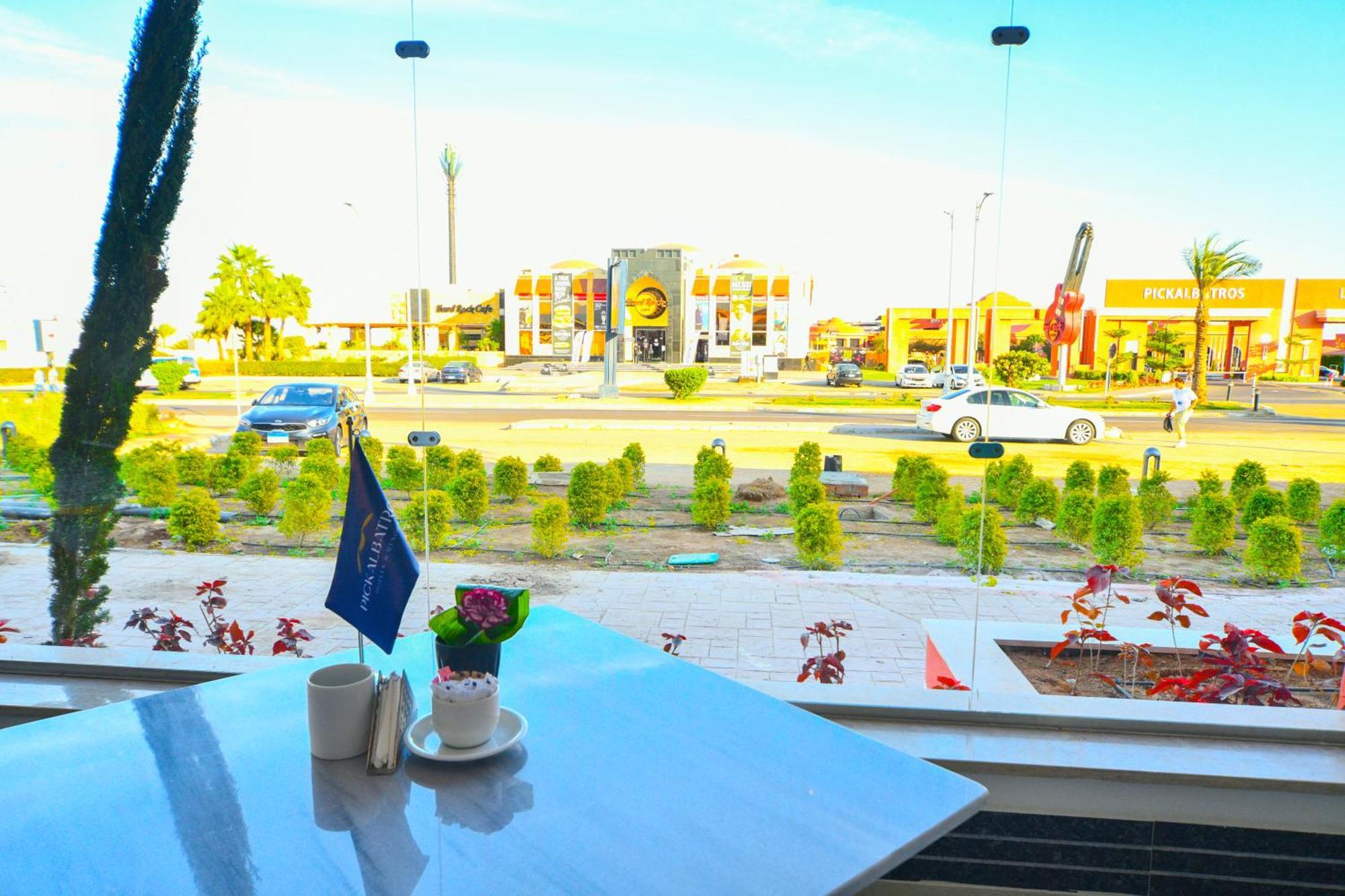 Pickalbatros Laguna Club Resort Sharm El Sheikh Buitenkant foto View of the shopping centre from the café